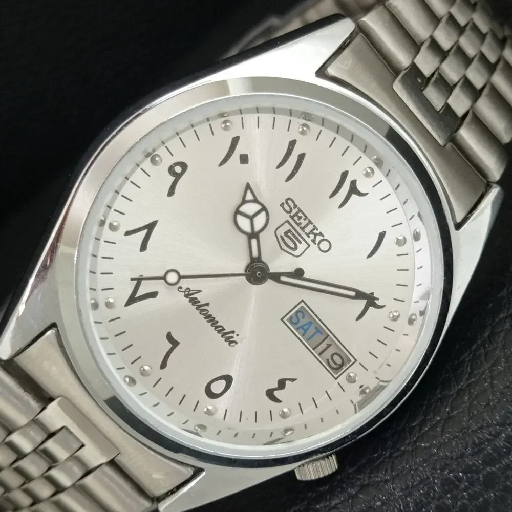 Vintage 1989 Seiko Automatic Mens Silver Watch W/daydate & White accents